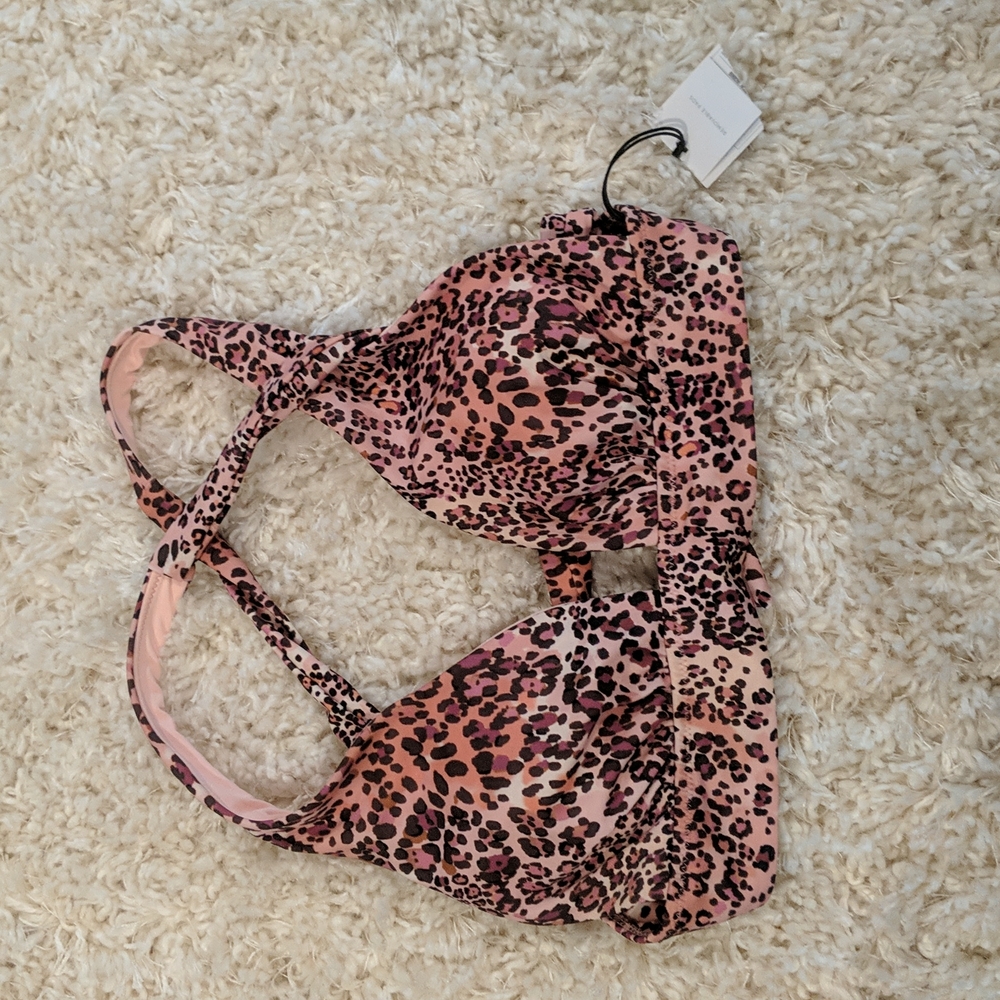 NWT shade and shore leopard bikini top